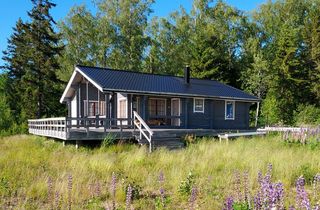 <b>Rankelren, Petalax</b><br />
Sommarstuga 70 m, byggt 2002, Bastu 30 m, 2st bthus, stor tomt
