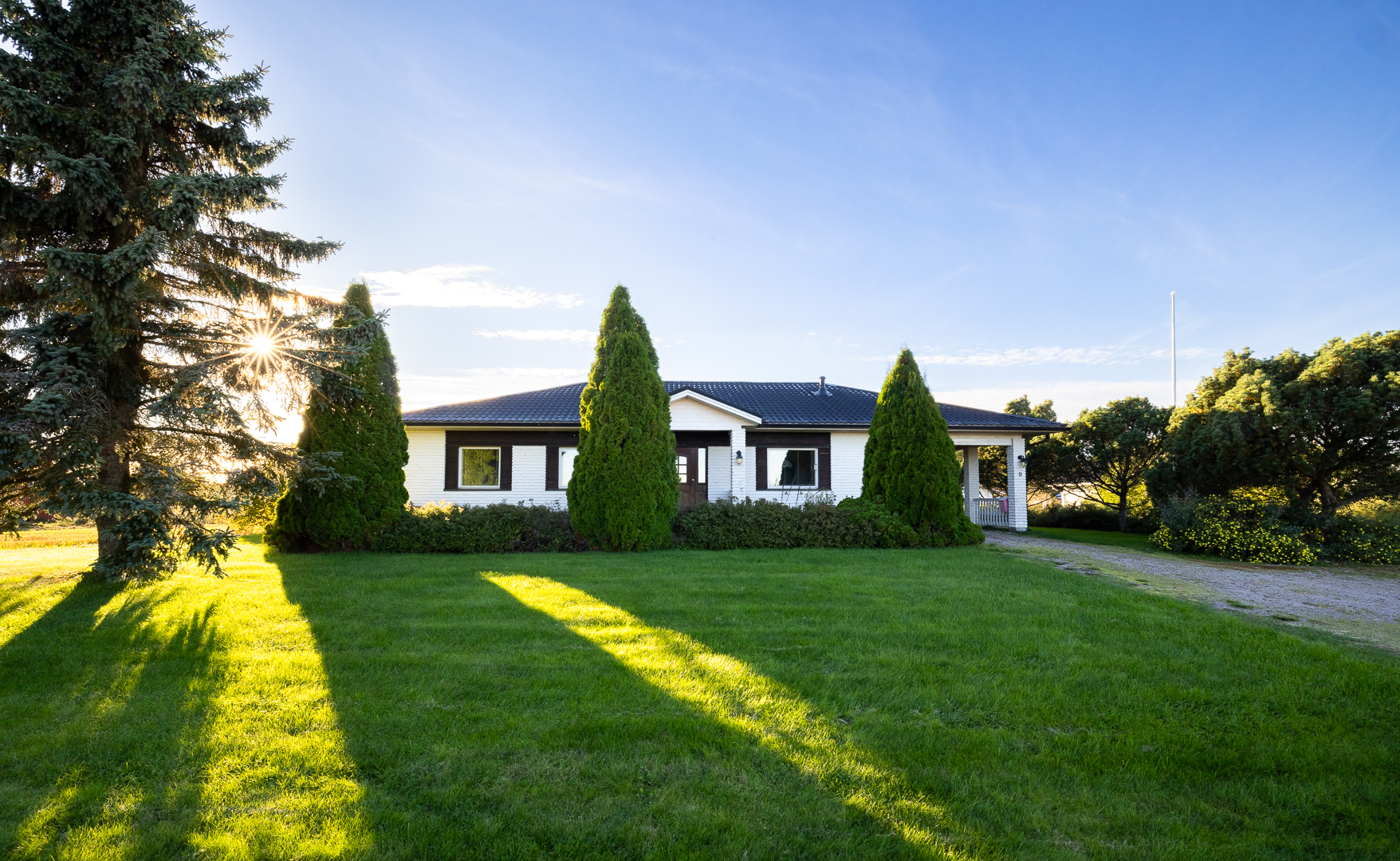 <b>Vörå, Ollilbackvägen 9</b> Egnahemshus 5r+kök+bastu+garage. 138/167 m². Skild garagebyggnad 56 m²