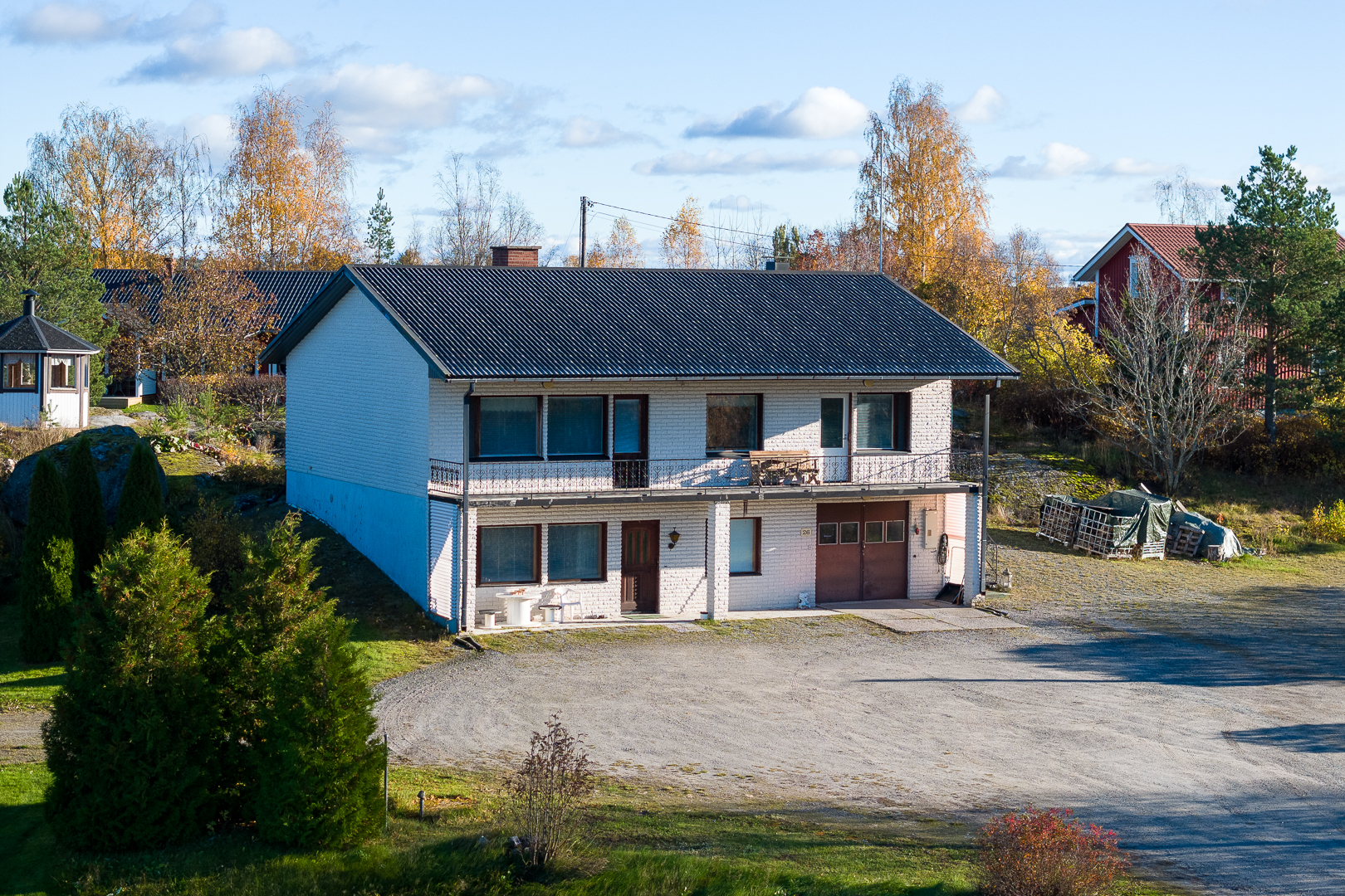 <b>Vörå, centrum, Paulamäkivägen 26</b> Egnahemshus 164/216 m², 6r+k+b, garage, tomt 5200 m²