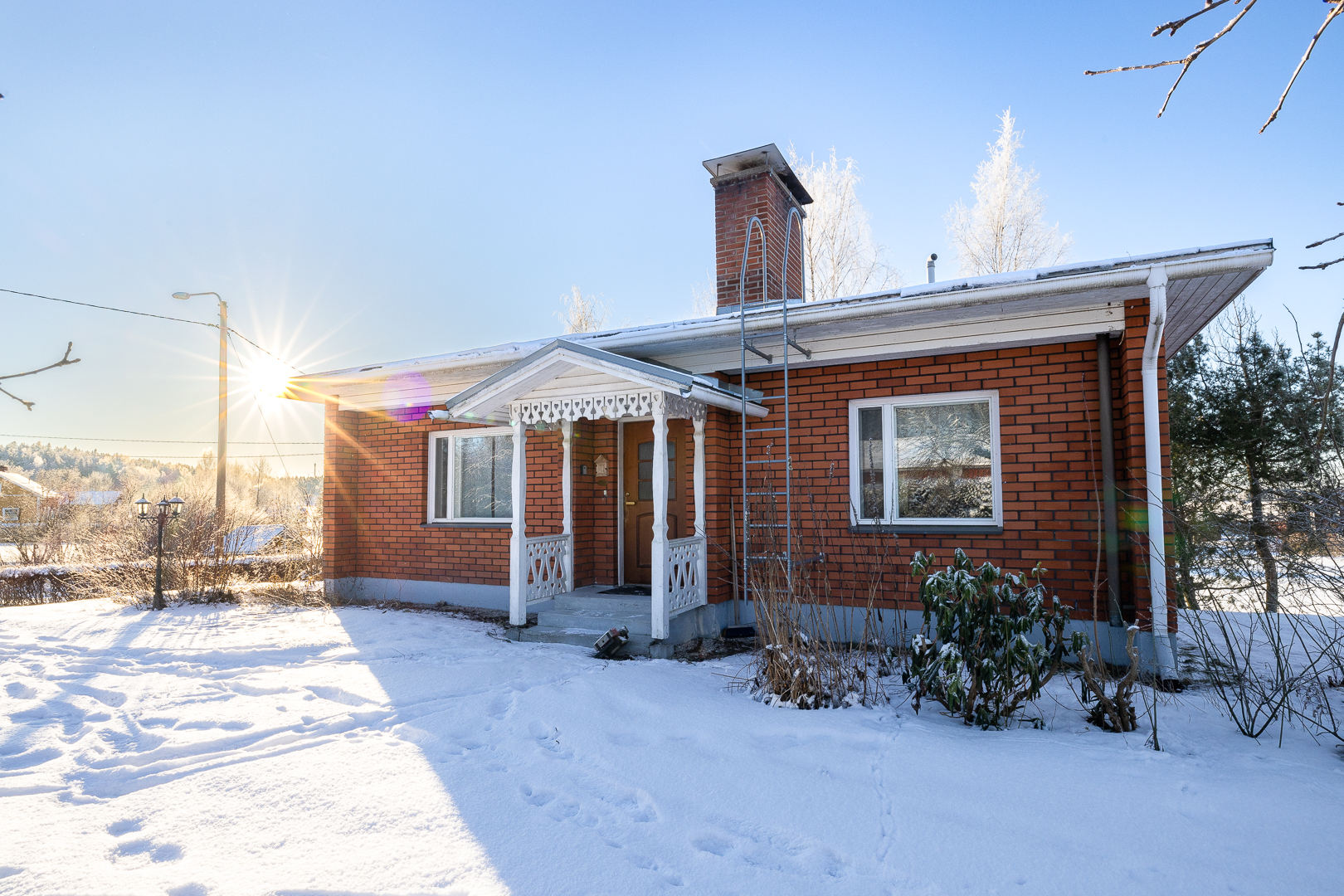 <b>V�r�, Furubergsv�gen 2</b> Egnahemshus, 4 r + k�k + bastu, ekonomibyggnad, tomt 3000 m�