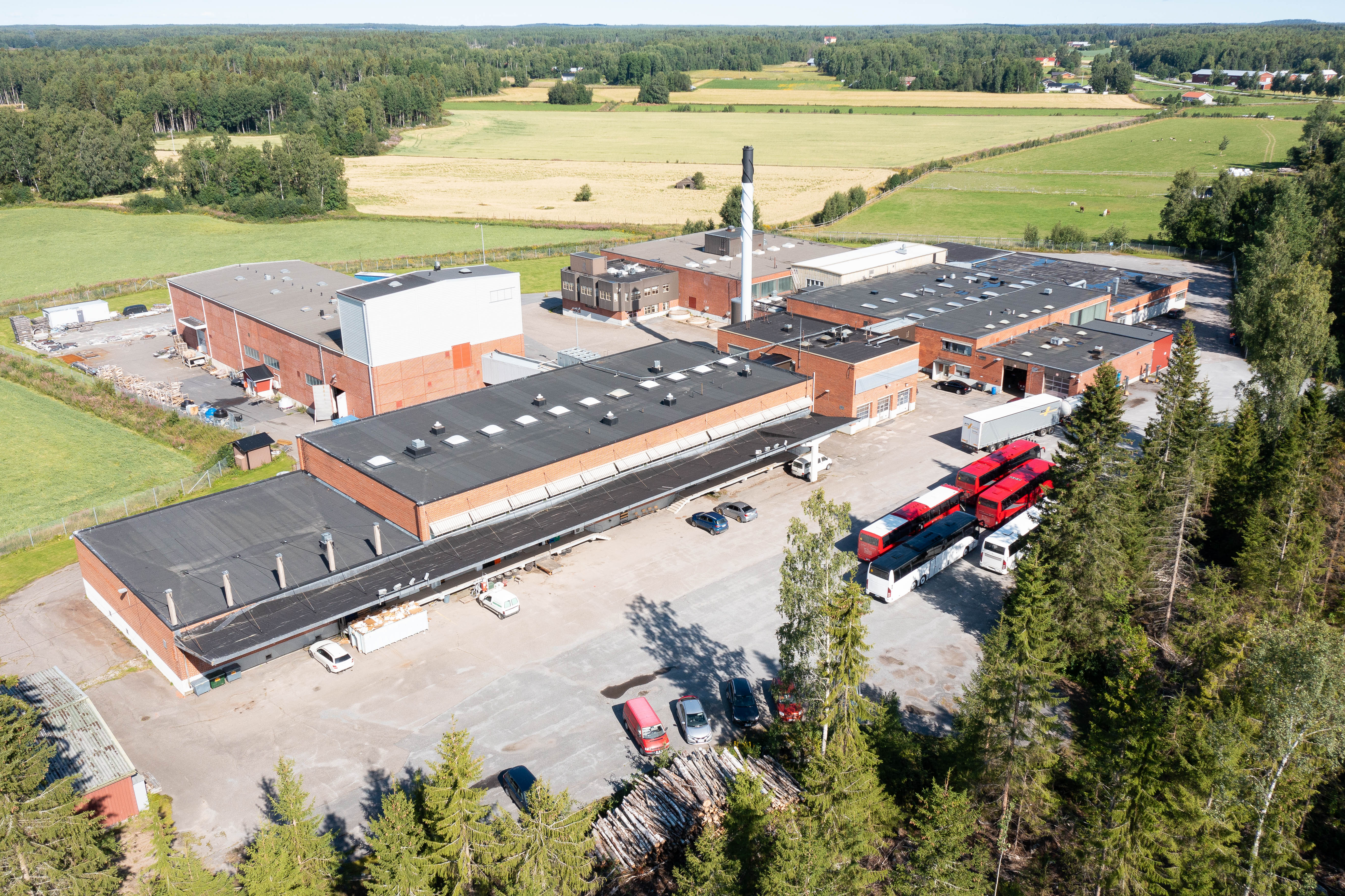 <b>Vr, Kaitsor, Vasavgen 837</b>
Fabrik ca 8000 m, tomt ca 4,383 ha
