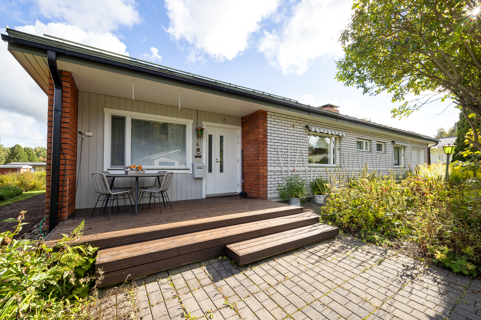 <b>V�r� centrum, Kvarnv�gen 4</b><br />
Egnahemshus,  4r + k�k, 119/174 m�, tomt 1152 m�