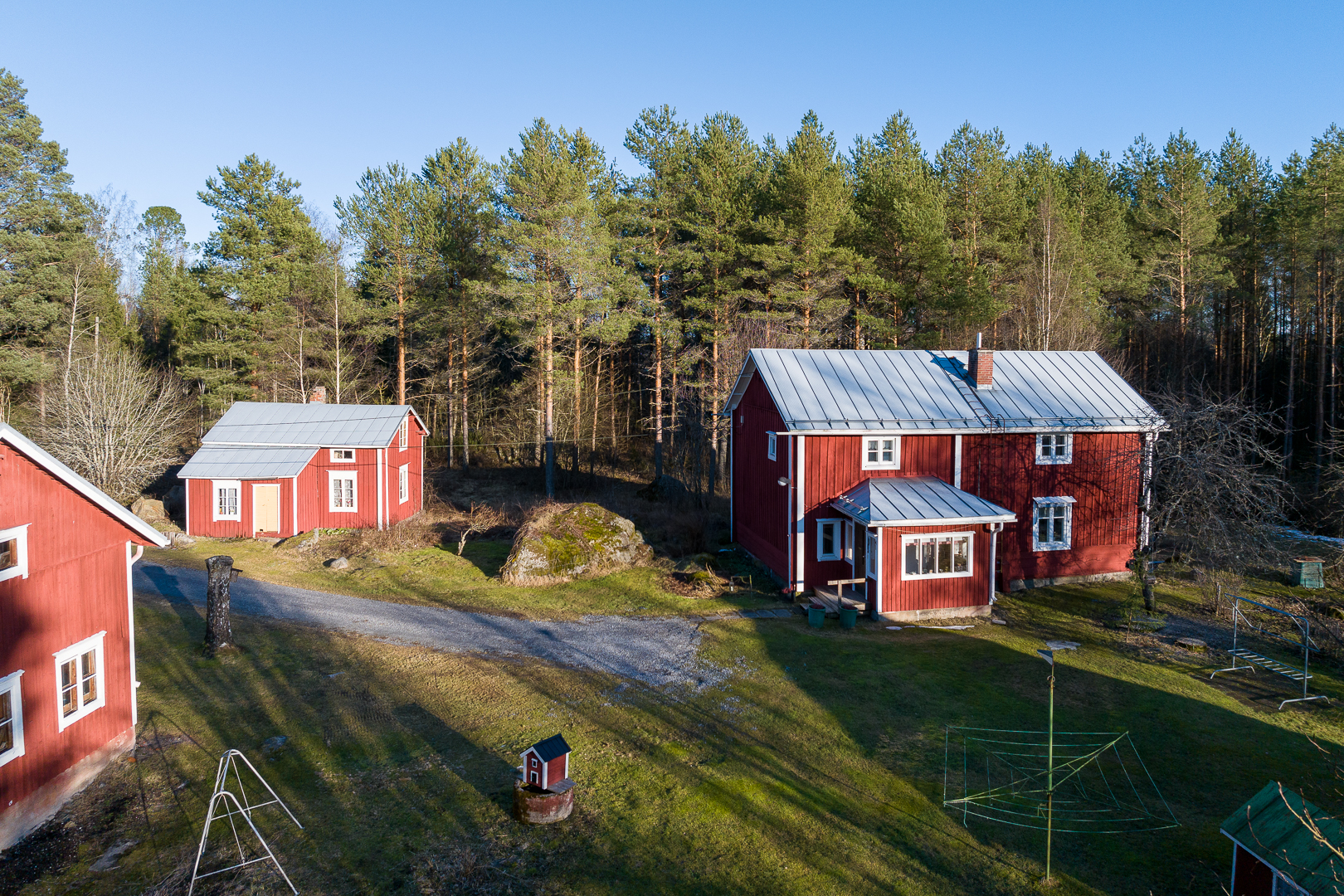 <b>V�r�, Bertby, Pedarsv�gen 41</b>
Egnahemshus 120 m� /140 m�, flera ekonomibyggnader, tomt 6 560 m�
<b>Visning 6.4 kl 14</b>