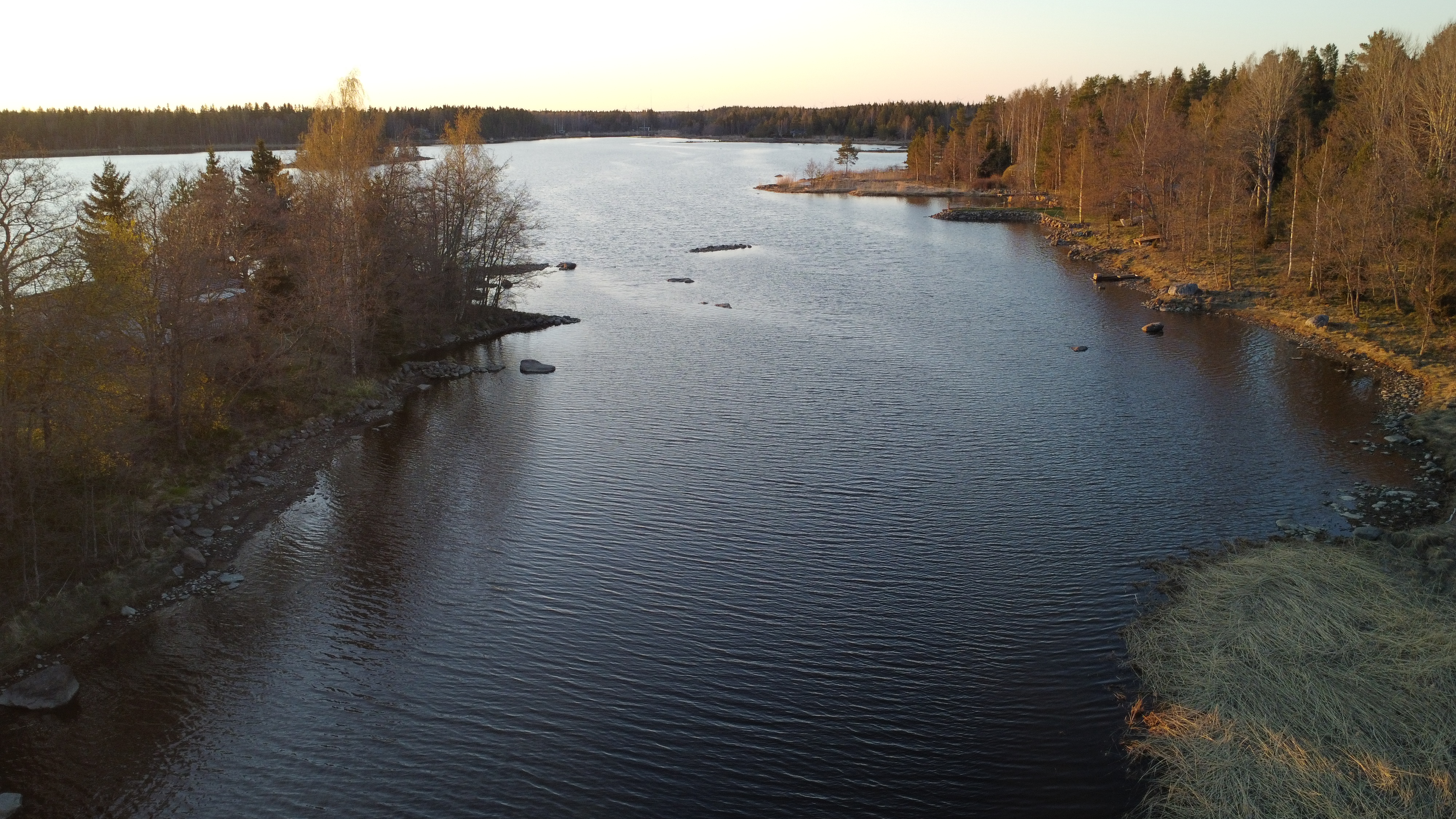 <b>Kristinestad, Sparrgrynnsviken,  Granvgen 133</b><br />
Fritidsfastighet med kvllssol, villaskal, tomt  5386 m<br />
