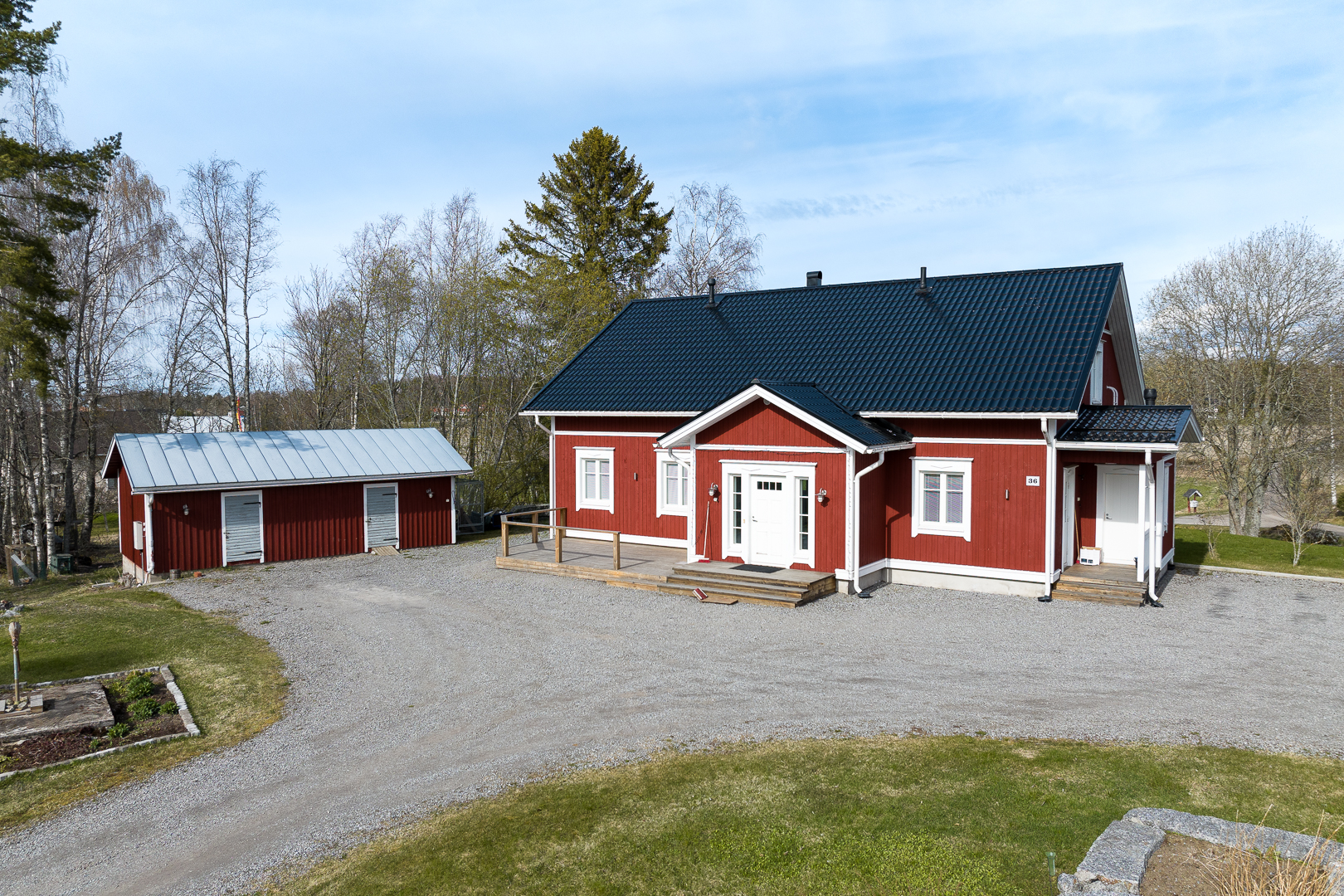 <b>Vr centrum, Kausalkullvgen 36</b>
Egnahemshus 179 m, ekonomibyggnad, tomt 4629 m