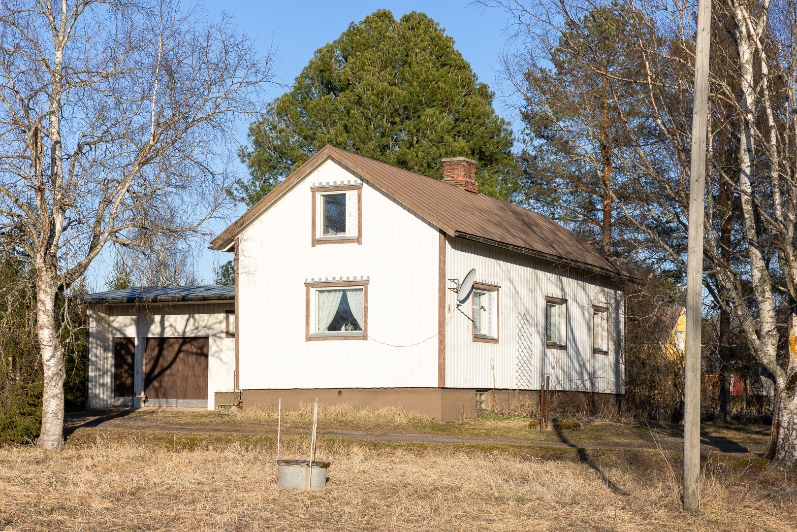 <b>V�r�, R�ki�v�gen 4</b><br />
Egnahemshus, 167 m�, tomt 1130 m�