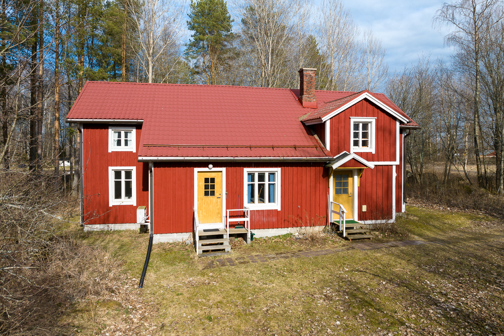 <b>Vr, Torrkullvgen 83</b>
Bondstuga, 179 m, 6r + k + b, biltak, tomt 8476 m