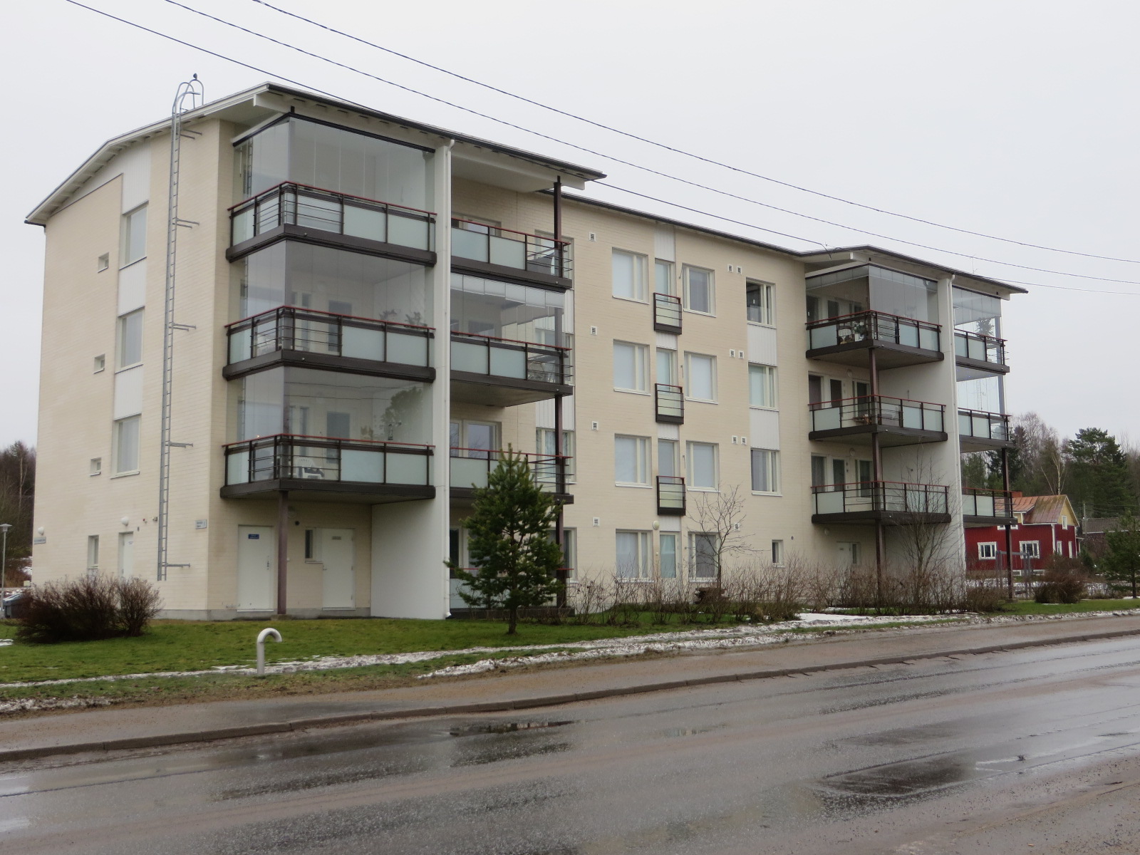 <b>Oravais, Genv�gen 1 </b>
Tv� aktiel�genheter, 36 m�, egen tomt